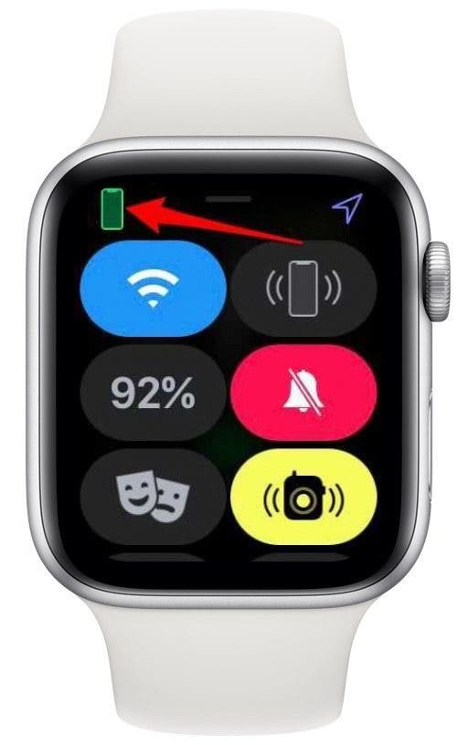 हरे रंग के फ़ोन आइकन का अर्थ है कि iPhone Apple Watch के साथ कनेक्टेड है