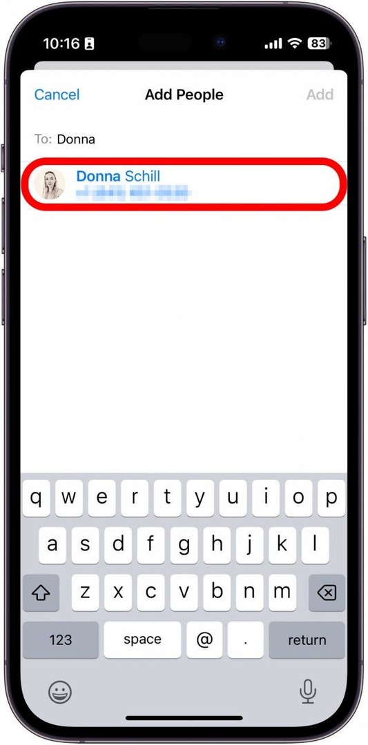 iphone stvorite grupu za dijeljenu lozinku s kontaktom zaokruženim crvenom bojom