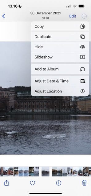screenshot dat laat zien hoe u de tijd en datum kunt wijzigen voor het aanpassen van foto's in ios
