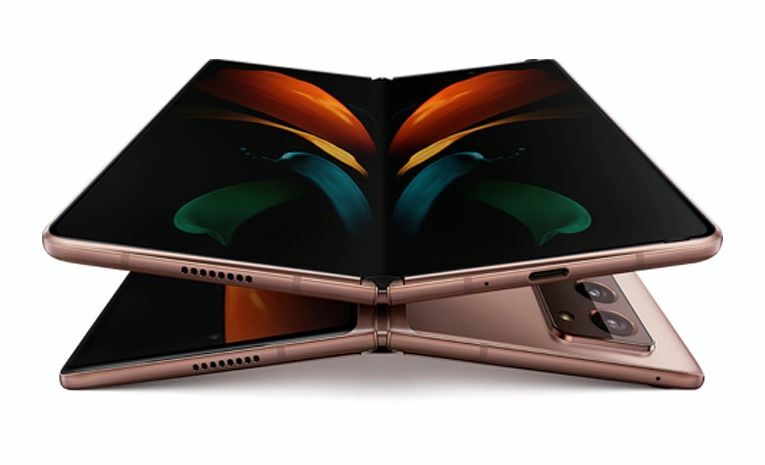 De Samsung Galaxy Z Fold 2 is de telefoon van de toekomst, verkrijgbaar in het heden. Het heeft alles wat we verwachten van een vlaggenschip van het hoogste niveau - geweldig ontwerp, geweldige specificaties, geweldig beeldscherm - en dan kan het worden opgevouwen. Je kunt zelfs een vleugje maatwerk toevoegen door je eigen scharnierkleur te selecteren, zodat je één unieke telefoon in je hand hebt.