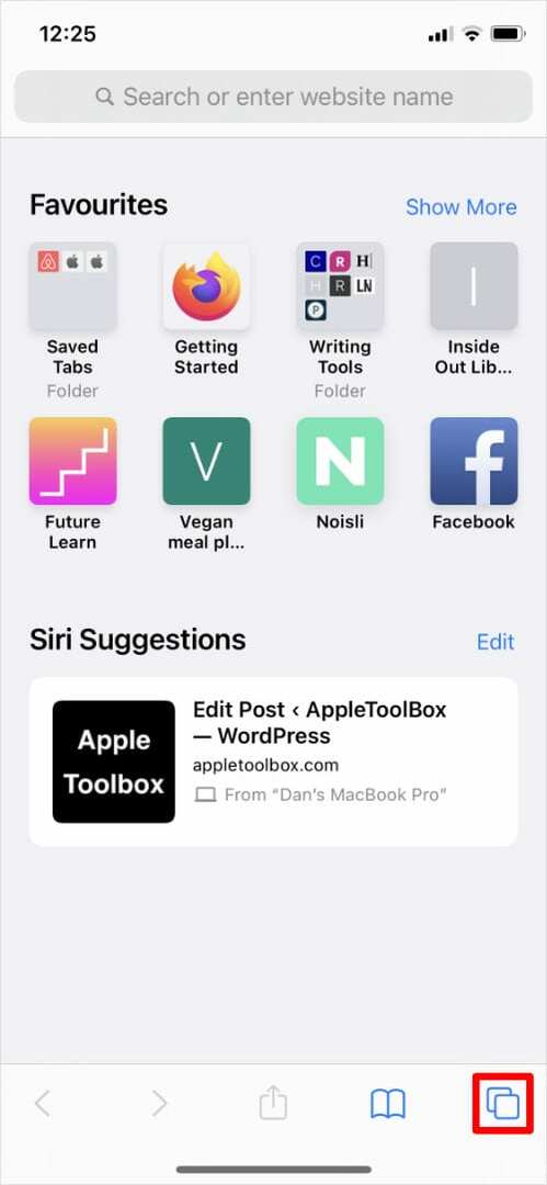 زر علامات التبويب في Safari على iPhone