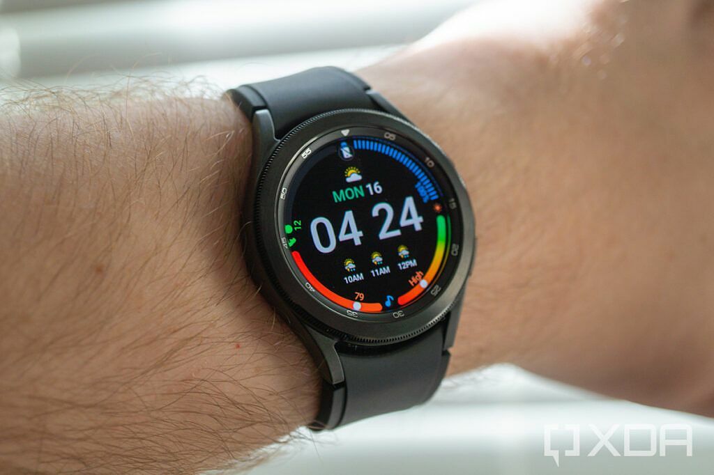 Galaxy Watch 4 Classic om een ​​pols