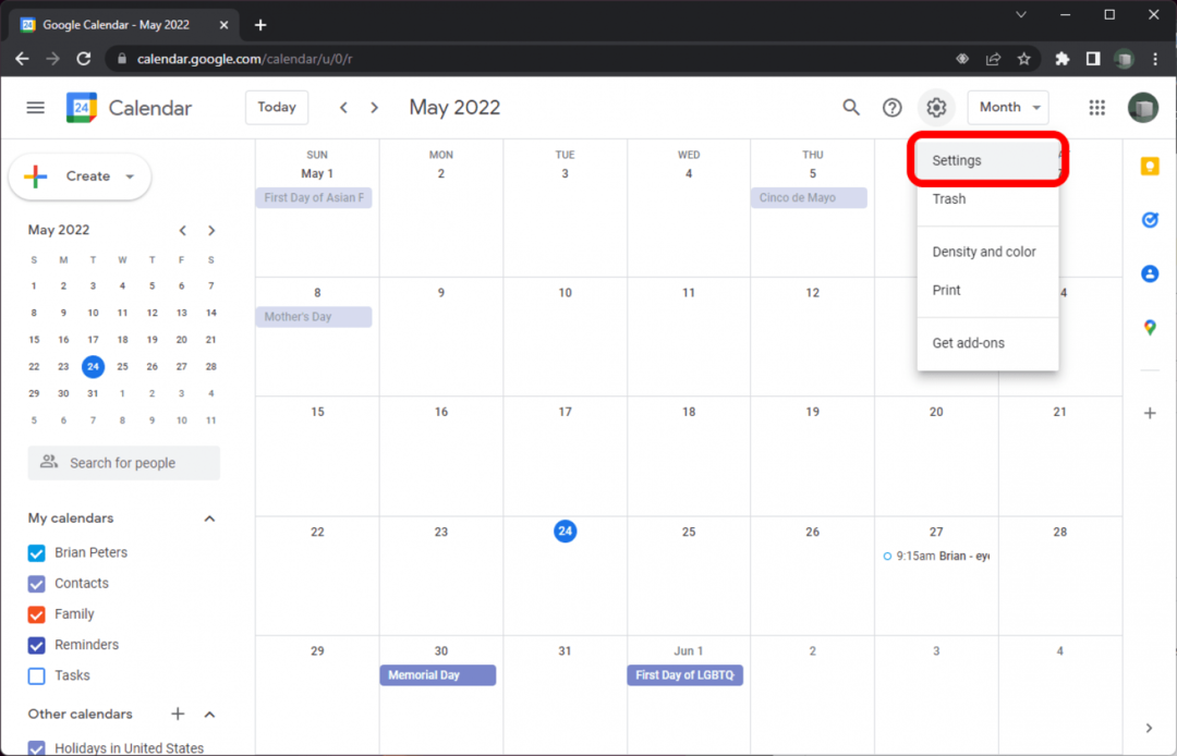 Kalendár Google v prehliadači Chrome s otvorenou ponukou ozubeného kolieska a označenou možnosťou Nastavenia.