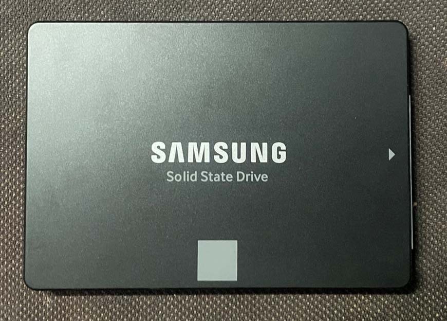 Un Samsung 2.5 SATA SSD para PC de escritorio y portátiles