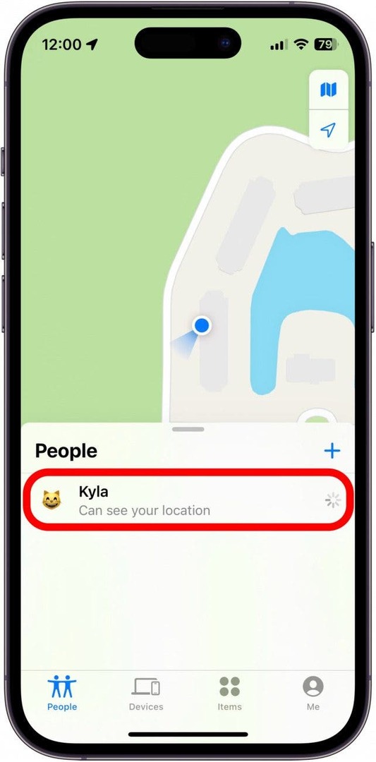 iphone Find My People tab s kontaktom zaokruženim crvenom bojom