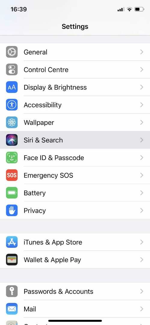 Pengaturan iPhone menampilkan Siri & Spotlight