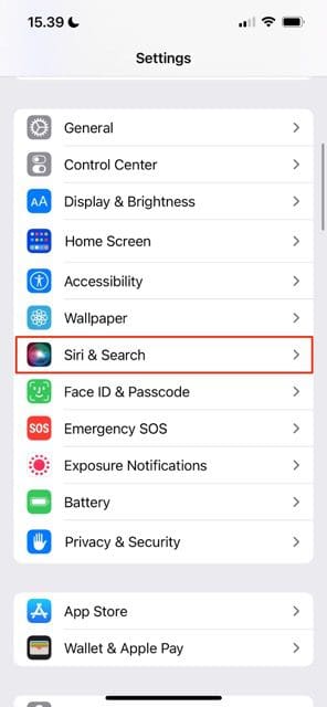 Cuplikan layar memperlihatkan tab Siri dan Pencarian di iOS