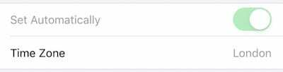 Екранна снимка на бутона Задаване автоматично е оцветен в сиво в настройките за дата и час на iPhone
