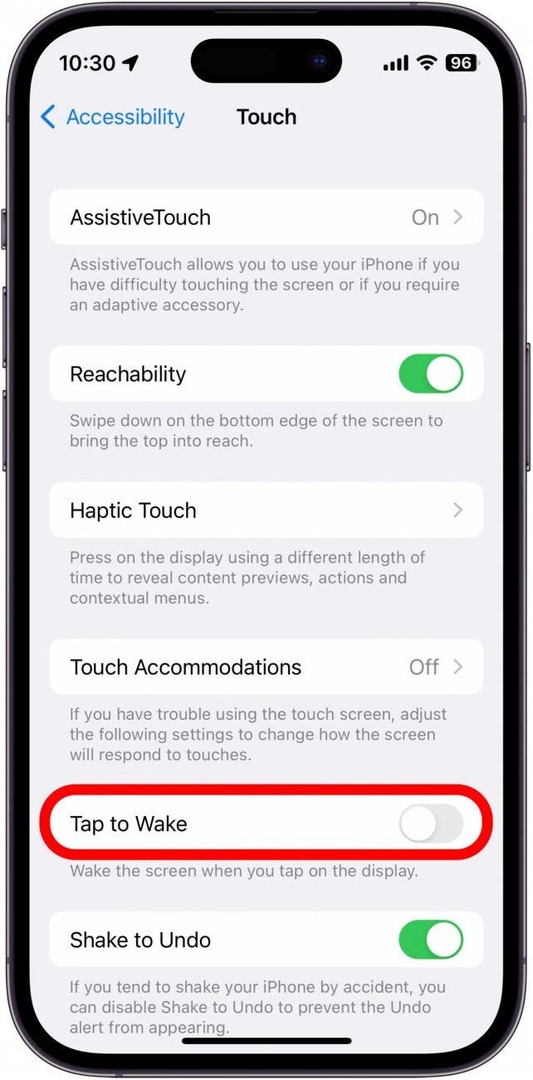 Appuyez sur la bascule à côté de Tap to Wake pour l'activer. Cela vous permettra de réveiller l'affichage de votre iPhone en appuyant sur l'écran.