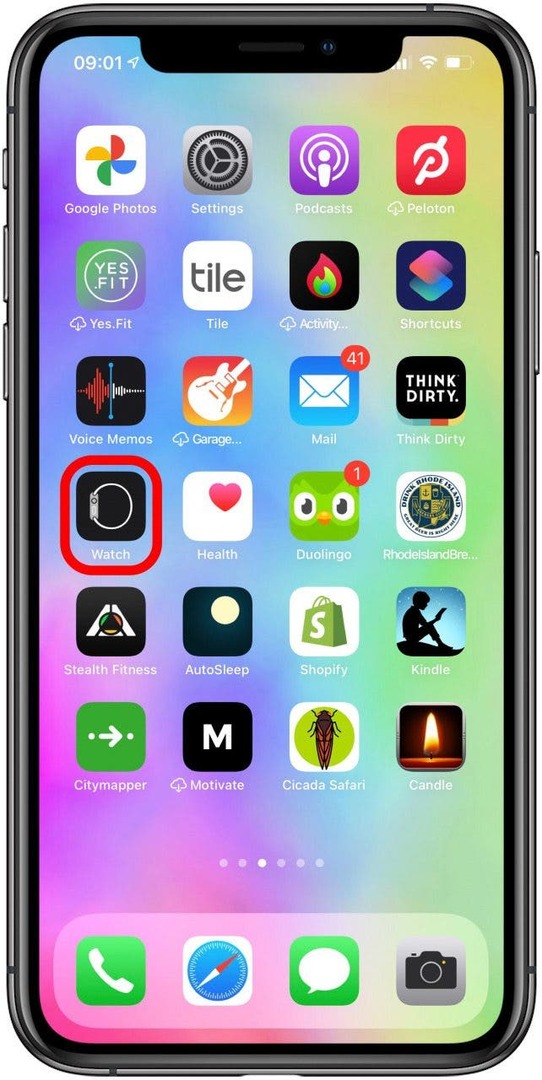 Po reštarte otvorte na svojom iPhone aplikáciu Watch.