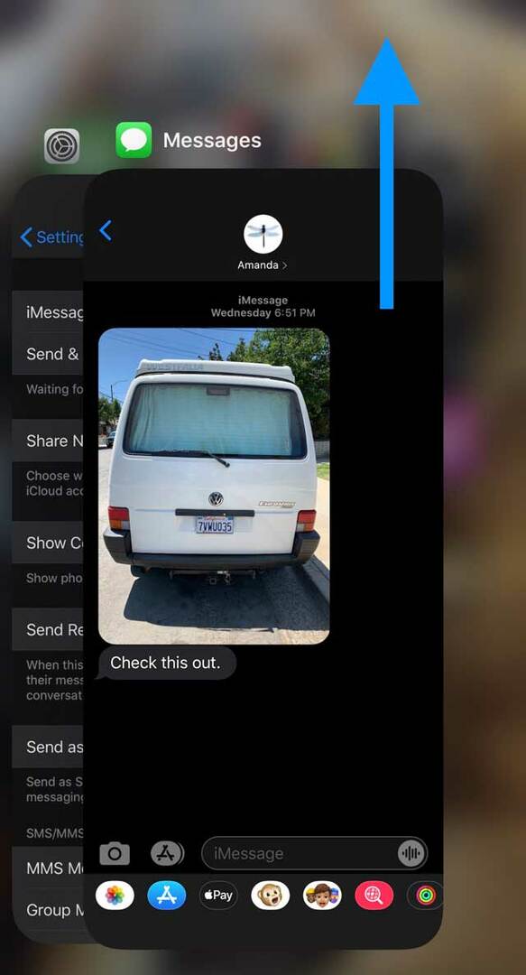 scorri verso l'alto per forzare la chiusura di un'app come l'app Messaggi