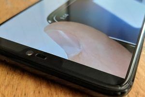 OnePlus 6 displeja apskats