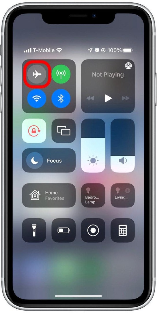 Tocca l'icona dell'aereo nell'angolo in alto a sinistra per attivare la modalità aereo.
