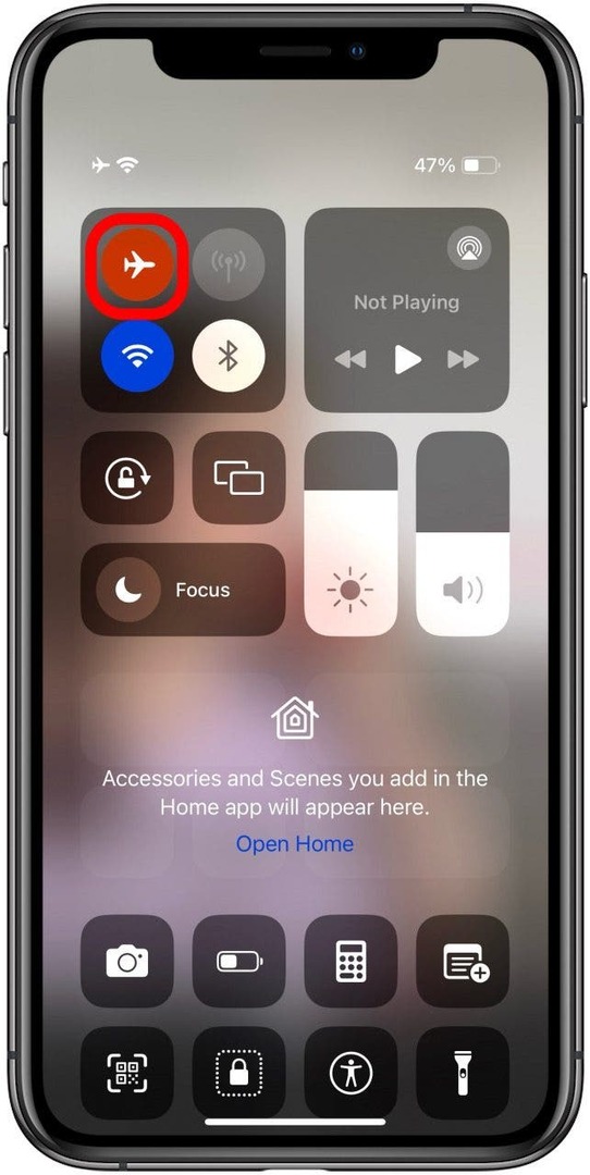 atingeți pictograma avion pentru a activa modul avion pe iPhone sau iPad
