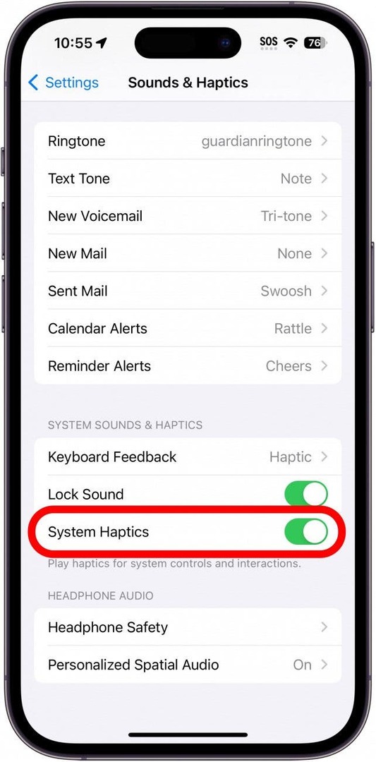 시스템 햅틱 토글이 빨간색 원으로 표시된 iPhone 사운드 및 햅틱 설정