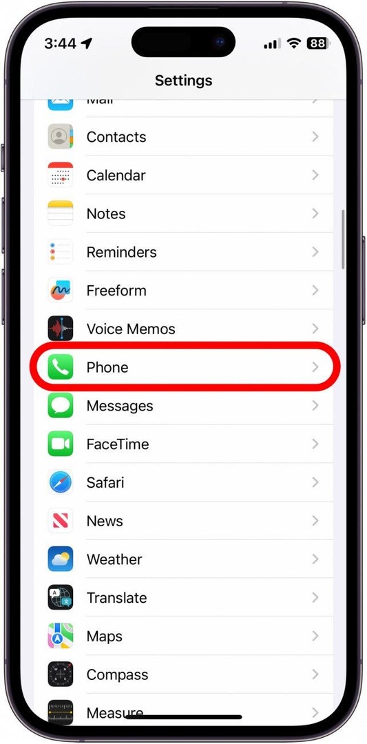 전화 옵션이 빨간색 원으로 표시된 iPhone 설정